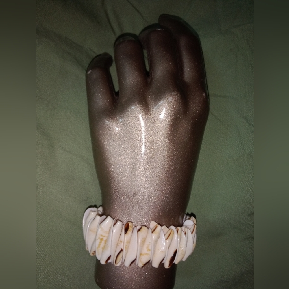 Natural Sea Shell Stretch Bracelet